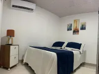 Room in Condo - Malecon Cozy Private Room 6 Hôtels à : Zona Universitaria