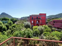 Mare Fuori Rooms Hotels near Leonelli's Beach