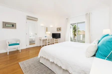 Encosta Do Lago Resort Club Отели в г. Almancil