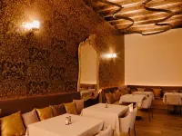 Casa del Cardenal Hotels near Roman bridge