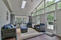 2 Br Apt Near Mtn to Sea Hiking Trail Hotel a Fairview
