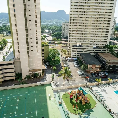 Excellent Diamond Head View Condo - Remodeled, Free Parking!