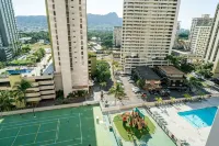 Excellent Diamond Head View Condo - Remodeled, Free Parking! by Koko Resort Vacation Rentals