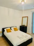 Large 1 Bedroom -Center Terrace Parking
