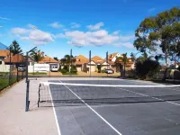 Captains Cove Resort - Waterfront Apartments