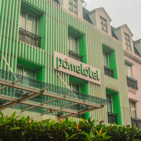 Pomelotel Patra Kuningan Jakarta Отели рядом с достопримечательностью «Торговый центр Kota Kasablanka»