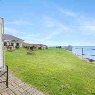 Stage Neck Inn Hotel Exterior