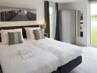 Modern Villa with 3 Bathrooms, Located Close to Lake Veere