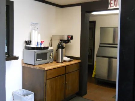 Value Inn Motel - Milwaukee Airport South