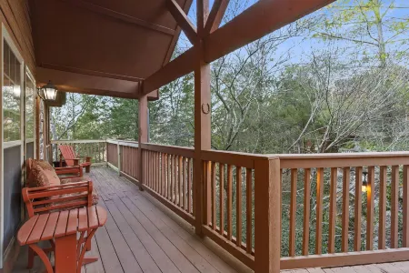The Lodge on the Creek Branson West Cabin w/ Beautiful Views