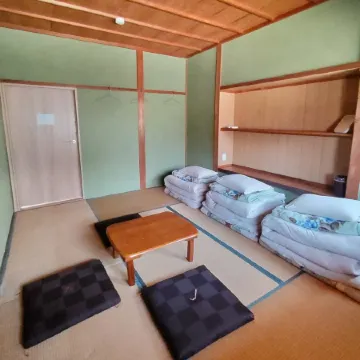 Amino Guesthouse Bench