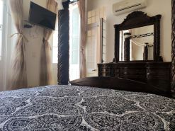 Spacious apartment with free wifi and view of San Francisco Square