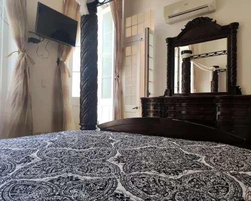 Apartamento amplio con wifi gratis y vista a la Plaza San Francisco Hoteles en La Habana