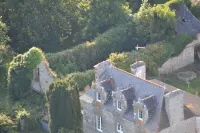 Chalet Overlooking Audierne Bay with Wooded Garden,