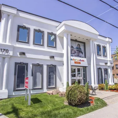 The Willowdale Hotel Toronto North York Отели рядом с достопримечательностью «Научный центр Онтарио»