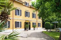 Swimming Pool Oasis Next To Downtown