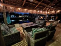 Renovated 3Br 3BA, Tiki Hut, 37' Dock, Boat Trailer Parking, Cabana Club Memb.