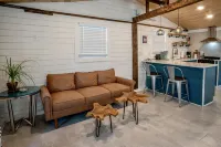 The Bunkhouse “ 5 minutes to I-75” Unique Loft across Brewery & Wedding Venues.