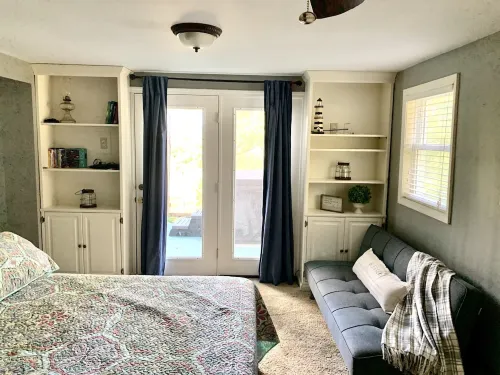 Perfect romantic getaway for the Holidays! Hotels in Marshall County