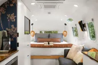 Private Deck with Hot Tub and Grill - Charming Airstream Retreat Các khách sạn gần Pisgah Forest Gem Mine