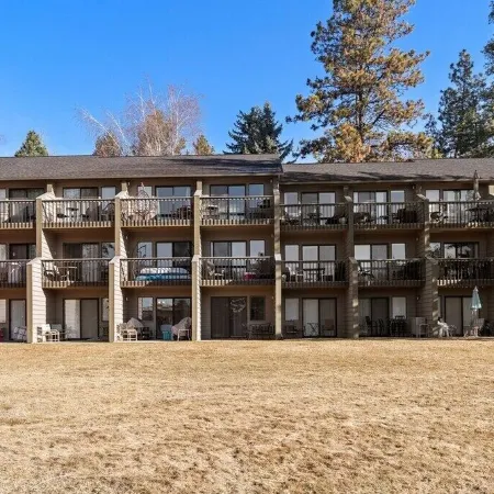 Amazing WATERFRONT GETAWAY with Views of Gorgeous Flathead Lake