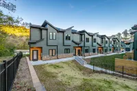 The Juniper - a PMI Scenic City Vacation Rental Hotels near Southern Belle Riverboat