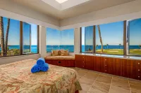 Luxurious Retreat with Gourmet Kitchen and Pool - Breathtaking Ocean View