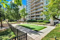 Convenient Access and Stylish Comfort - Cozy Group-Friendly Retreat
