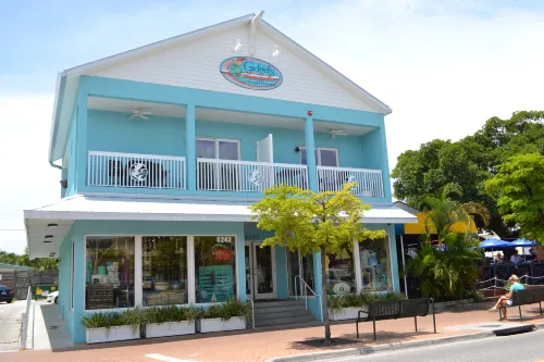 Direct Beach Access and Inviting Community Pool - Charming Escape Hotels in Siesta Key