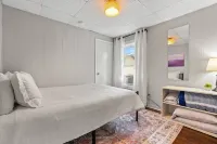 Charming Lakeside Escape with Spacious Outdoor Oasis - Inviting Retreat Các khách sạn ở South Haven