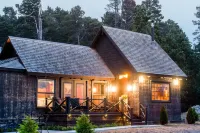 Oceanfront Cottage with Private Deck, Firepit, Amazing Views - Minutes to Town