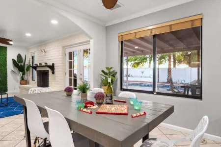 Resort Style Home & Outdoor Living - near Oldtown! Отели рядом с достопримечательностью «On The Edge Gallery»