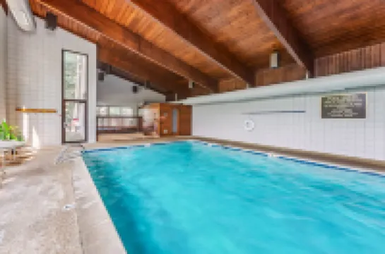 Inviting Retreat with Scenic Views and Cozy Amenities - Charming Getaway