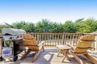 Dreamy coastal home near the bluffs with trails, grill, deck & pool Hotels in Sea Ranch