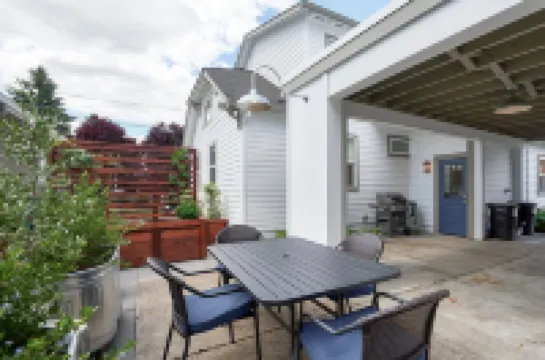 Cozy Garden Retreat with Upscale Finishes - Charming Wine Country Haven