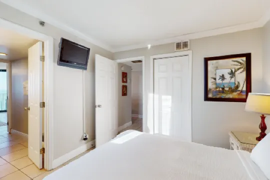 10th-floor, Gulf-front condo with pools, tennis, views, & fast WiFi