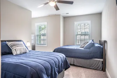 Cozy Retreat - High-Speed WiFi, Close to Downtown