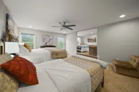 Charming Suite with Soaking Tub and Backyard Oasis - Elegant Retreat