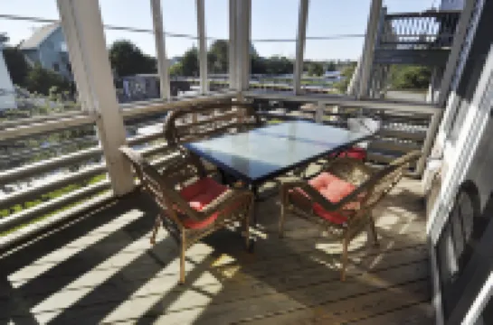 Canal Front Living and Rooftop Deck - Stunning Contemporary Oasis