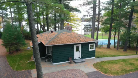 Cozy Fireplace and Full Kitchen - Charming Cottage Escape