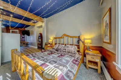 Luxurious Suites and Unique Amenities - Charming Historic Retreat