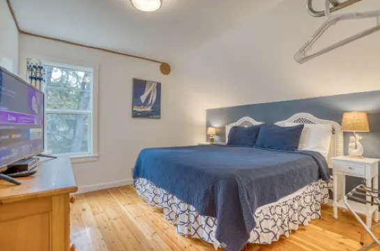 Gorgeous Interior and Inviting Outdoor Space - Charming Coastal Haven Hotels in Gleneden Beach