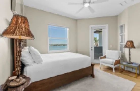 Gorgeous Waterfront Oasis with Heated Pool and Hot Tub - Elegant Retreat