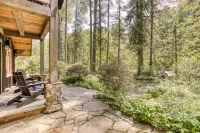 Dog-Friendly Riverfront Gem w/ a Private Hot Tub, Gas Fireplace, & Free WiFi Hotels in Mt Hood Village