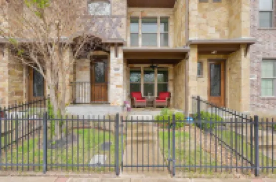 Northgate Nest Cozy & Convenient 2BR 3BA Office Steps from A&M