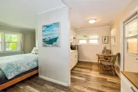 Luxurious Coastal Cottage with Outdoor Patio Hotels in Sanibel