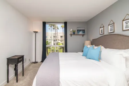 Private Balcony and Ocean Views - Spectacular Coastal Retreat