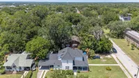 Private historic district apt with pool-suite B