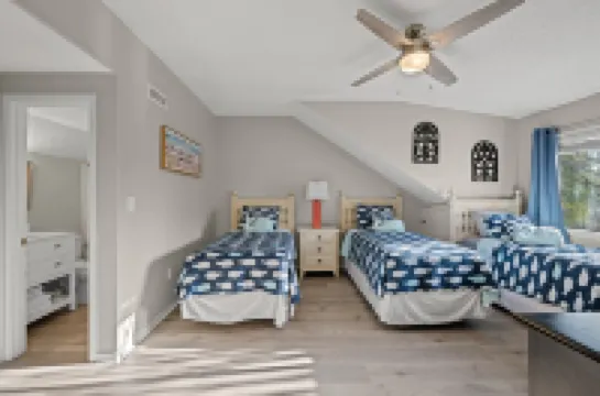 Stunning Villa with Lake View and Spacious Balcony - Elegant Retreat