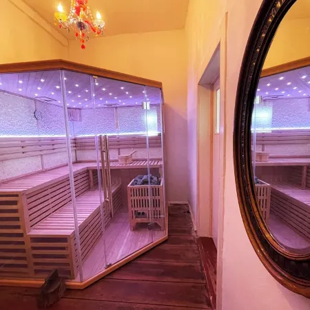 Former farmhouse with artistic ambience, sauna and whirlpool